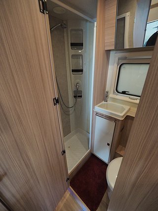 Husbil-halvintegrerad Ahorn 690 Plus 10 av 14