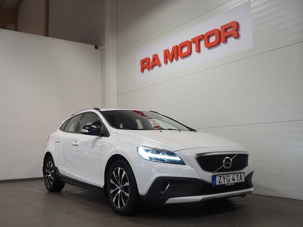 Volvo V40 Cross Country T3 152hk Kinetic Aut | Navi | PDC | 2019