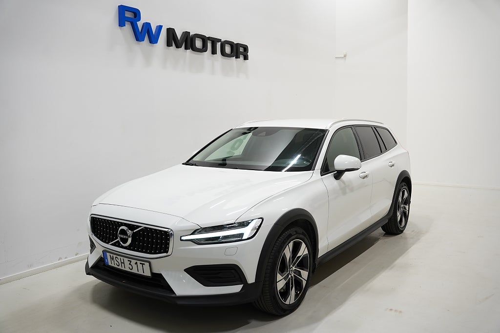 Volvo V60 Cross Country D4 AWD 190hk Momentum D-värm Drag VOC P-sens MOMS