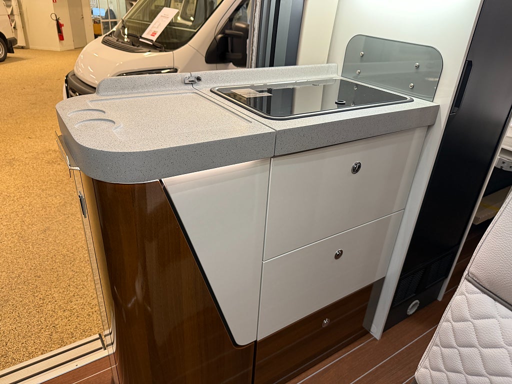 Mobilvetta Admiral K 6,3 Heavy chassi Långbäddar 3,95% Ränta miniatyr 17