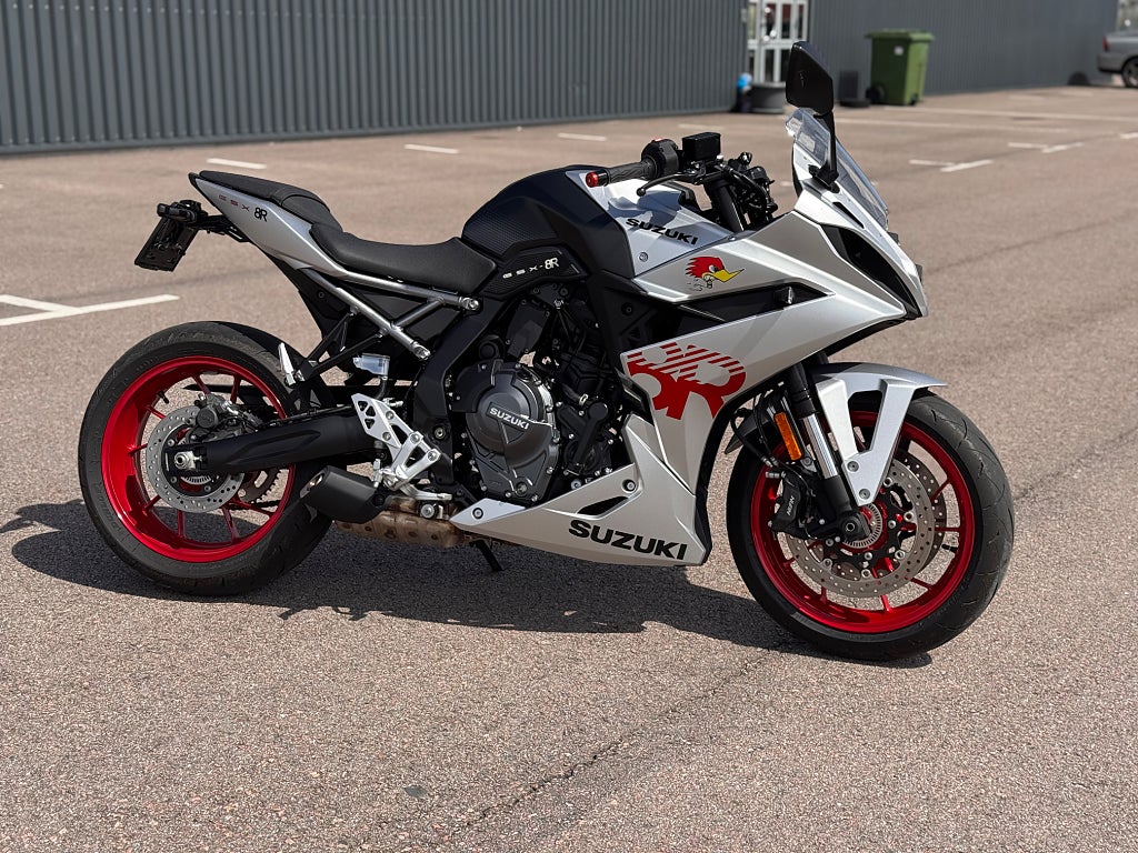 Suzuki GSX8-R 