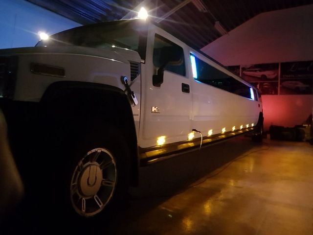 Hummer H2 Limo Megastretch Limousine 2005, photo 6/25