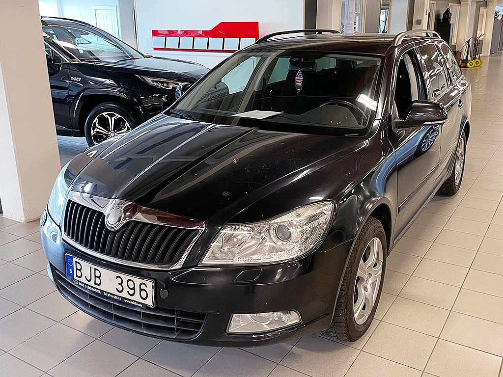 Skoda Kombi Besiktigad till 27-07-30/ Acc fungerar