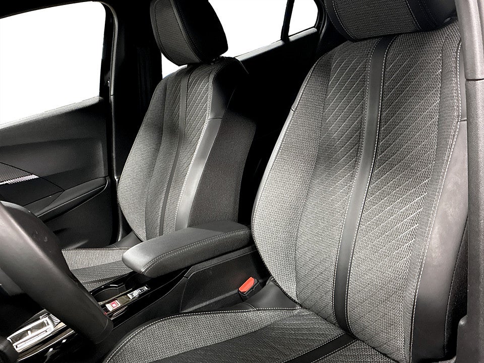 Bild på Peugeot 2008 Allure 1.2 PT 130hk B-KAMERA CARPLAY
