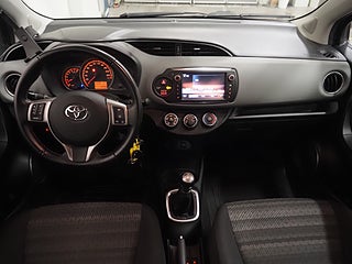 Halvkombi Toyota Yaris 13 av 19