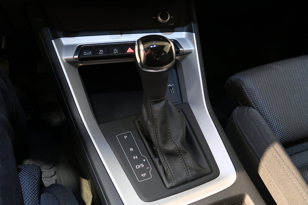 Audi Q3 Quattro 40 TFSI 190hk Aut Proline Navi Drag  värmare MOMS 2021