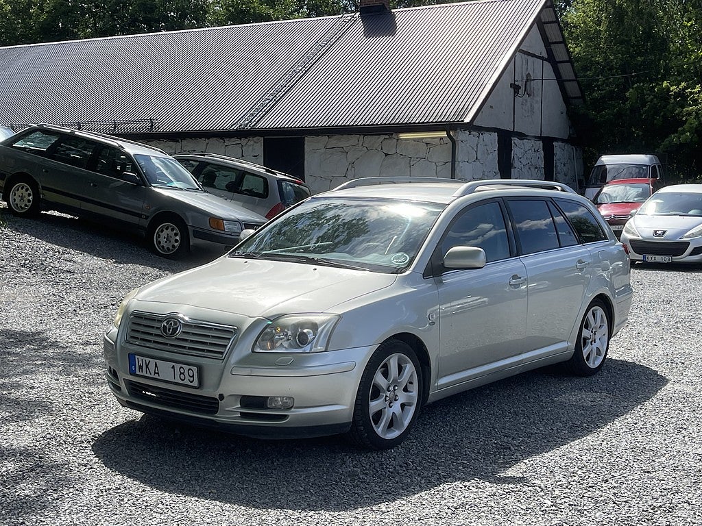 Toyota Avensis Kombi 2.0 D-4 VVT-i, 2 brukare, nybesiktad, 147hk, 2005