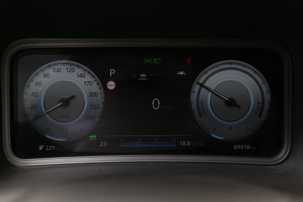 Hyundai Kona 64 kWh Essential 204hk Två-tons Lack Drag Nybilsgaranti 2022