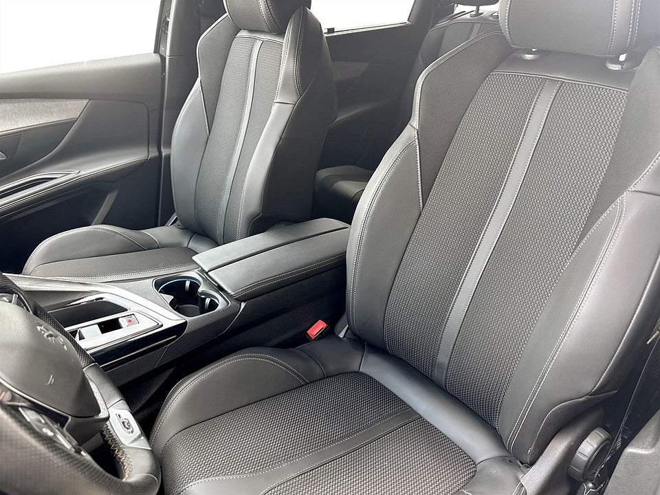 Bild på Peugeot 5008 GT 1.2 PT 130hk Aut 7-SITS B-KAMERA CARPLAY