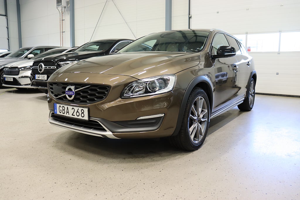 Volvo V60 Cross Country D4 Summum Kamrembytt Keyless Läder 1-Ägare 190hk
