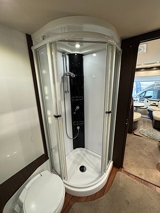 Husbil-integrerad Concorde Credo 840 L IVECO (170HK AUTOMAT) Långbädd! Stort badrum! ALDE! 14 av 26