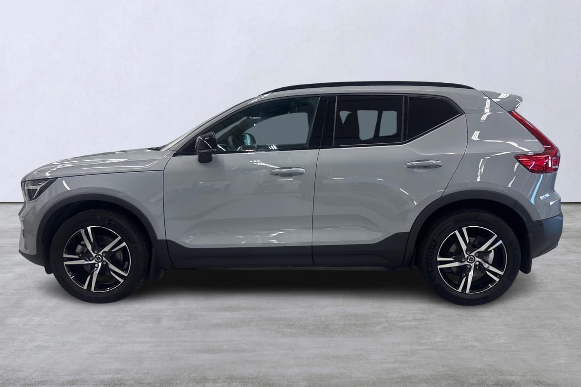 Volvo XC40 B3 FWD Bensin Plus Dark 2025, bild 2/10