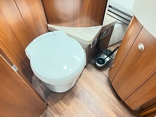 Husbil-integrerad Carthago Chic E-line 58 26 av 39