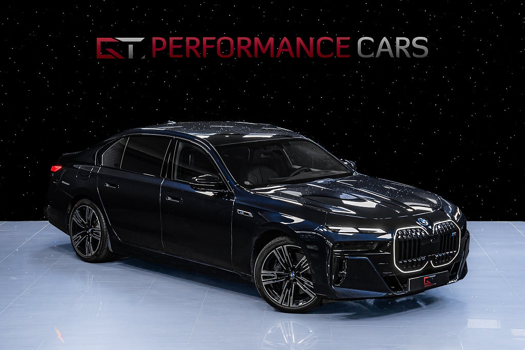 BMW M760 e xDrive MOMS Theatre B&W Executive Drive Pro Pano Sky
