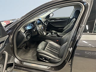BMW 520d xDrive Touring Steptronic Sport line D&M-Värm/Drag/S&V – bild 7