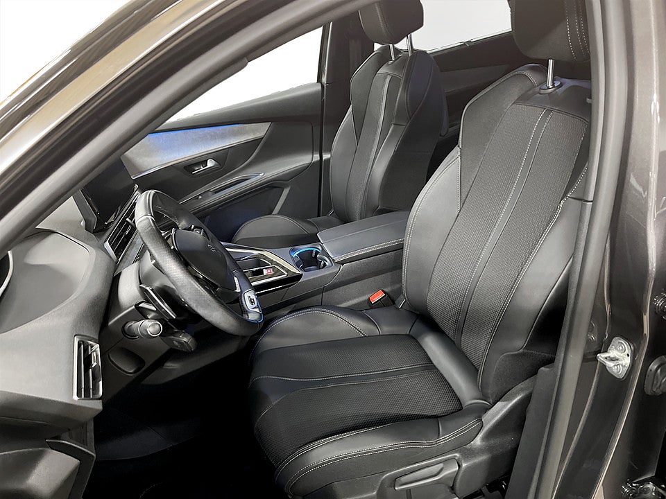Bild på Peugeot 5008 GT 1.2 PT Aut 7-SITS B-KAMERA CARPLAY 130hk