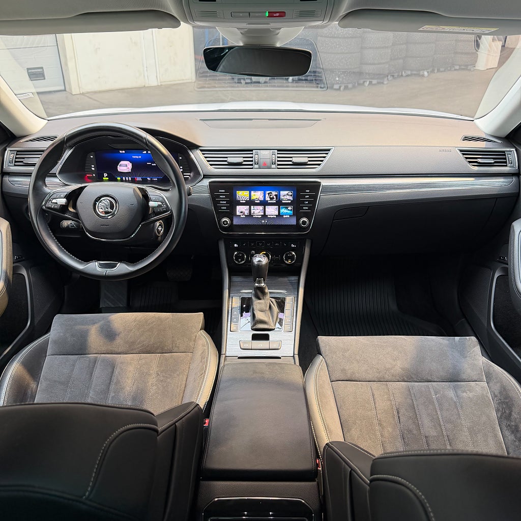 Skoda Superb iV Kombi 1.4 TSI Business Style Canton Carplay Värmare