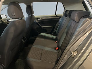 Volkswagen Golf 5-dörrar 1.0 TSI OPF Base Drag Kamera Psens S&V-hjul – bild 13