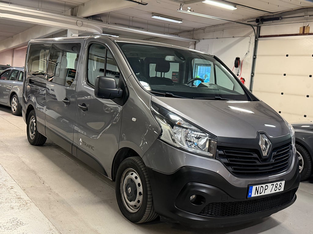 Renault Trafic Kombi 2.7t 1.6 dCi Euro 6 D-Värmare PDC 9-Sits Lågmil