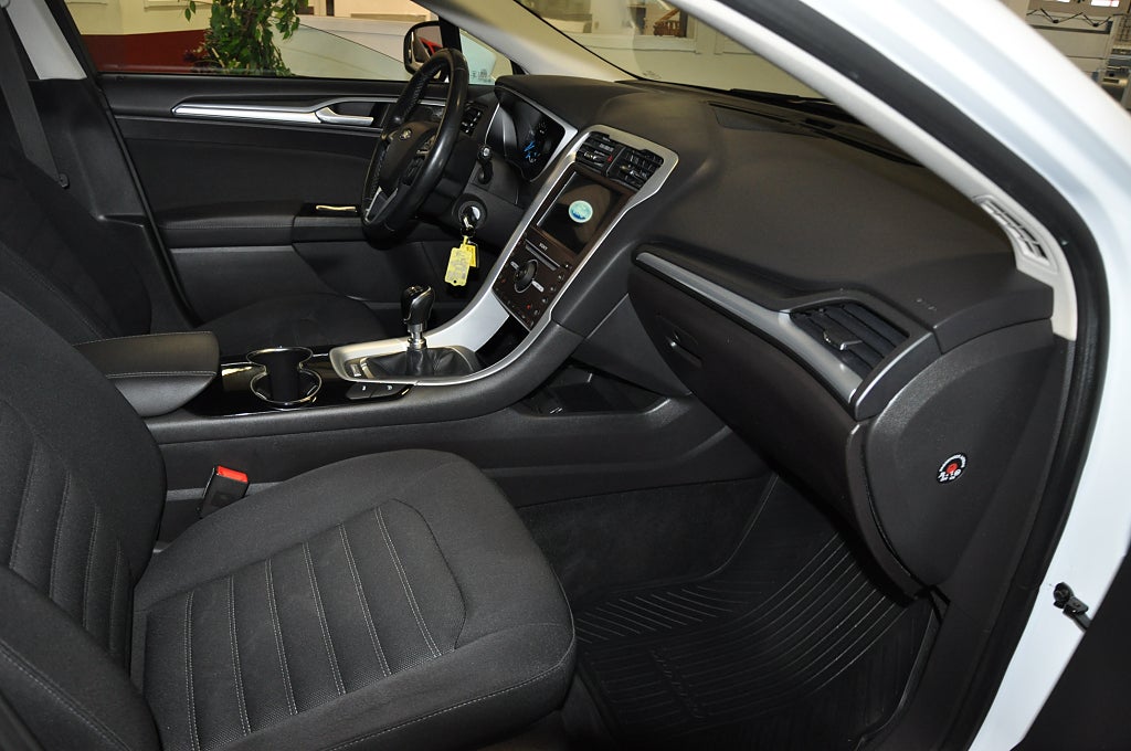 Ford Mondeo 2016 - miniatyr 9