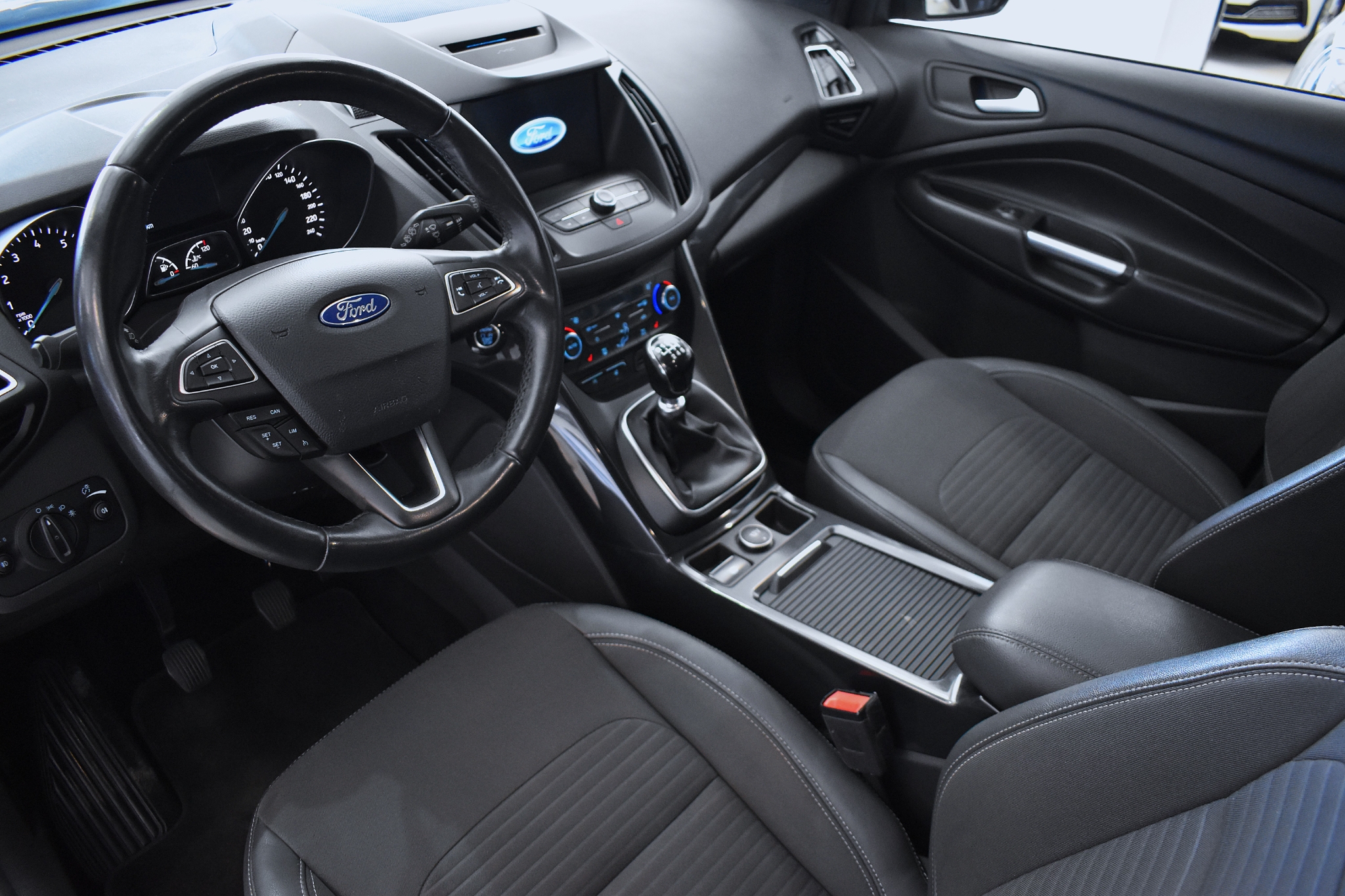 Ford Kuga 1.5 EcoBoost Titanium 2018, bild 7/57