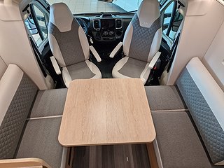Husbil-halvintegrerad Adria CORAL 670 DL 18 av 36