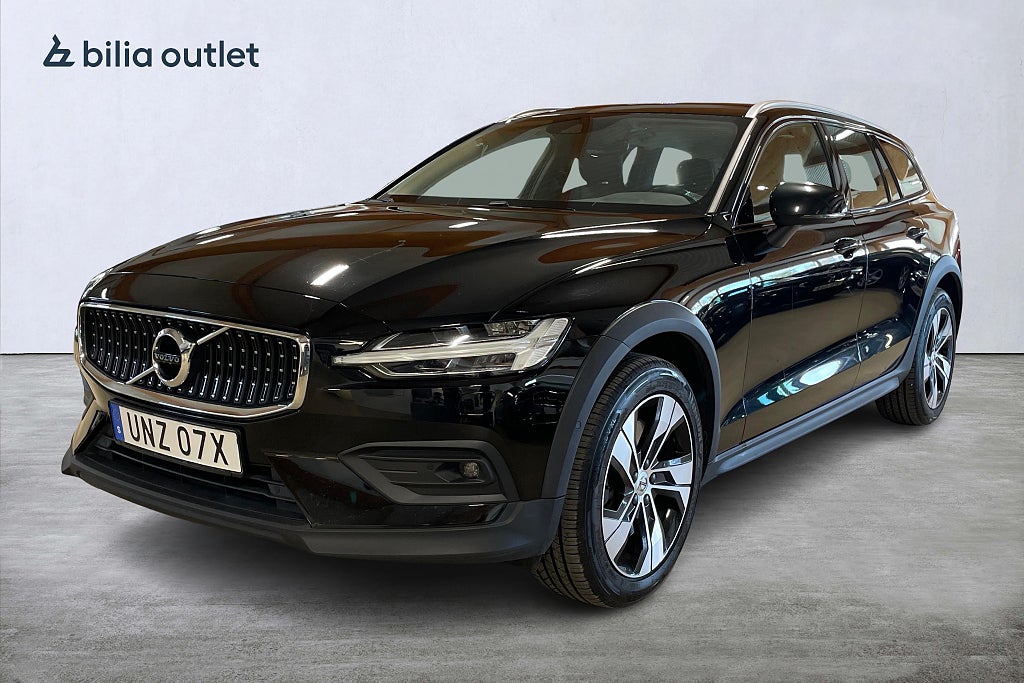 Volvo V60 Cross Country B4 AWD Advanced Edition Skinn / B-Kamera / Drag / Moms
