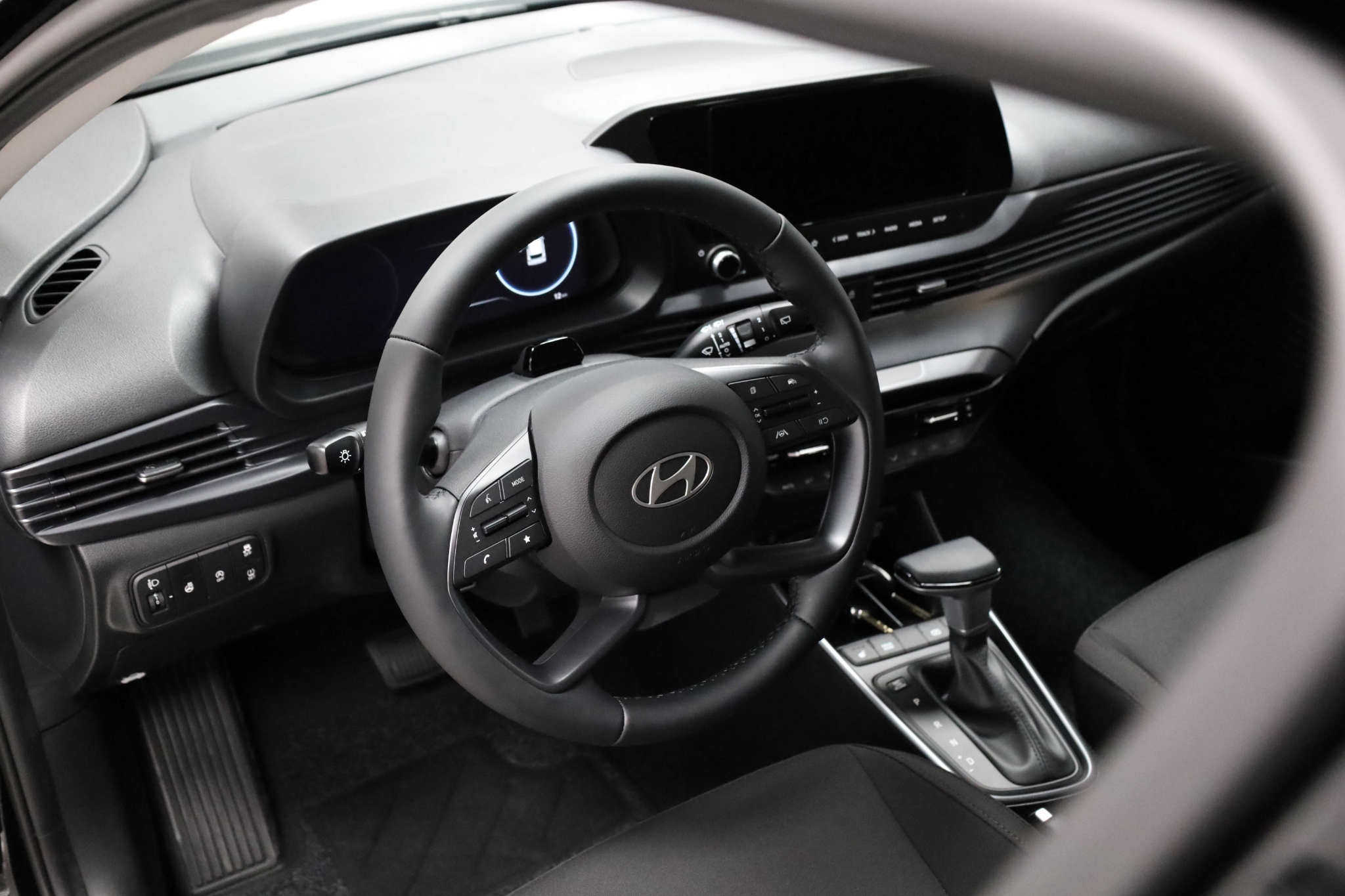 Hyundai i20 Essential 1.0 T-GDi Automat 2027, bild 7/10