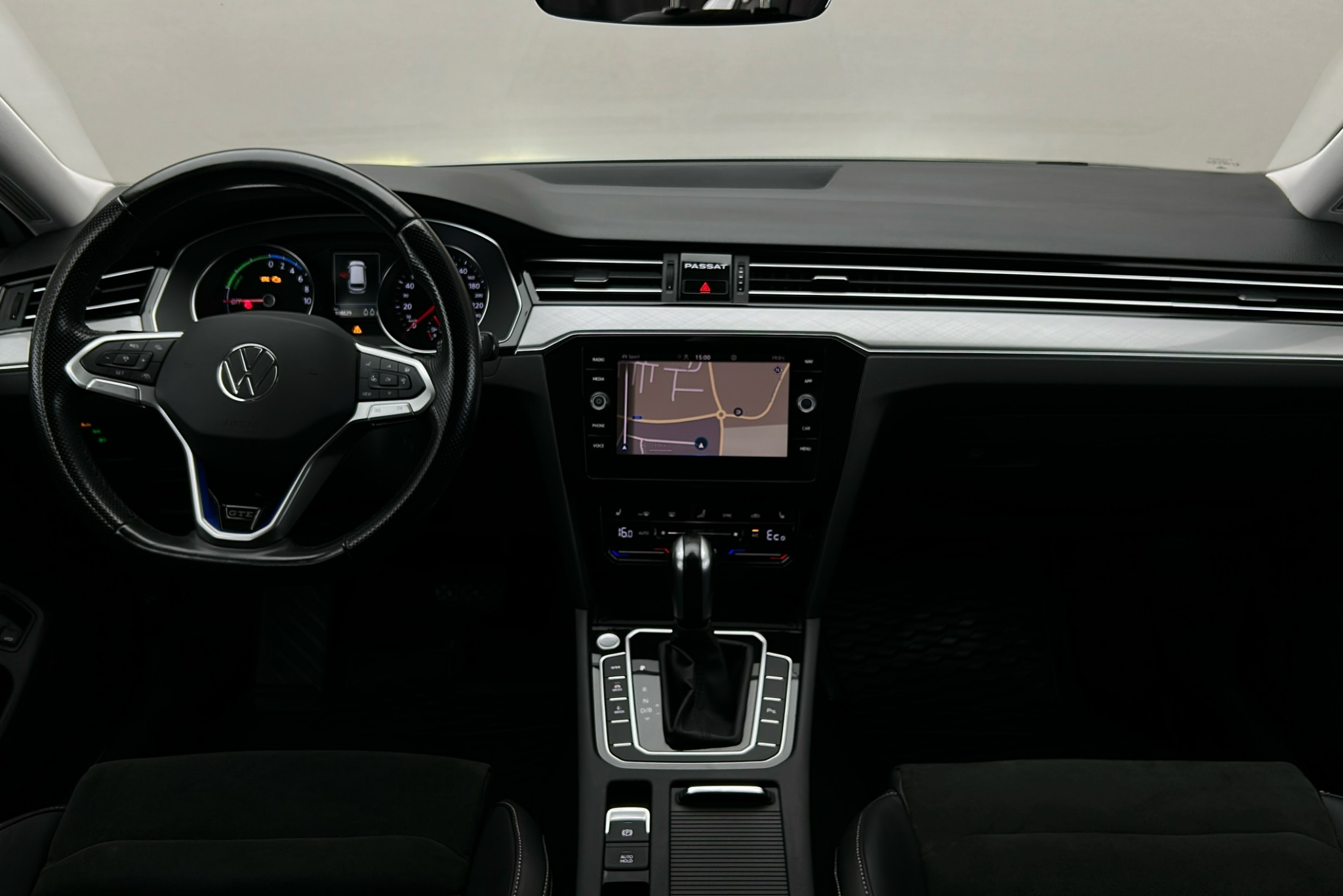 Volkswagen Passat 2023, kuva 3/10