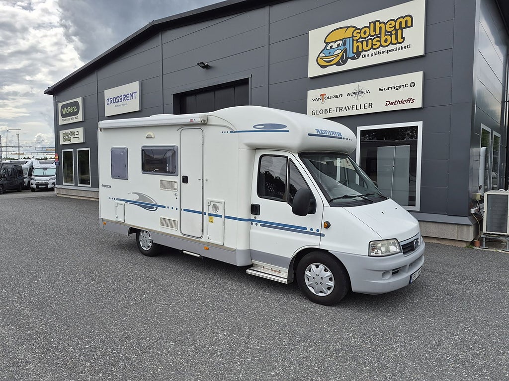 Adria Tik 573 DS 6 sittplatser, 4 sovplatser, AC i bodelen, dragkrok