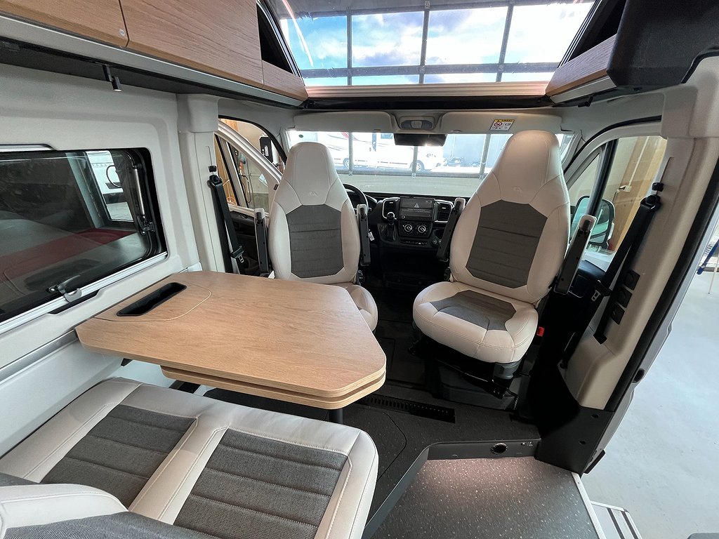 Adria Twin 640 SLB (60Y) / Långbädd / B-körkort / Automat - Adria