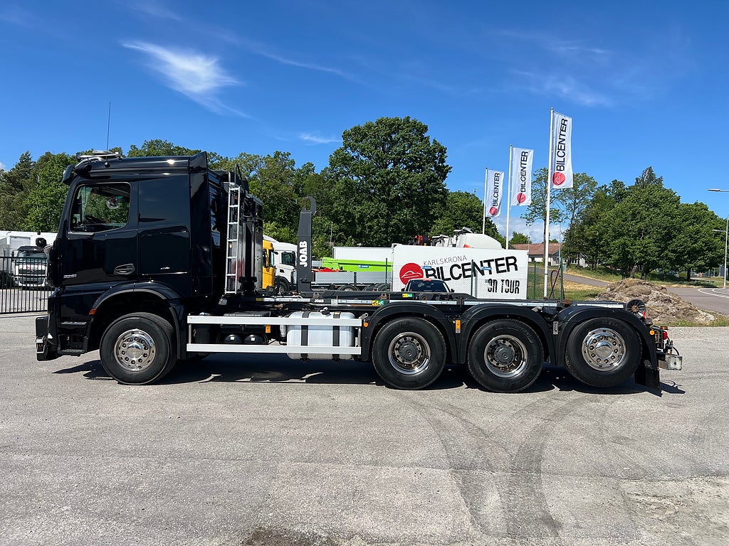 Mercedes-Benz Arocs 3251 Tridem Lastväxlare, Fullt Plogutrustad