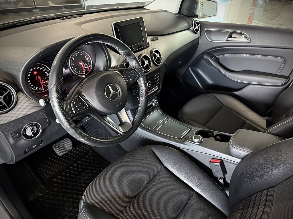 Mercedes-Benz B 180 7G-DCT Urban SE Edition - bild 16