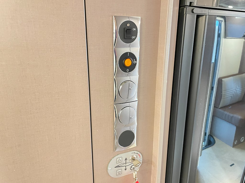 Bürstner Lyseo 744 TD Harmony Line /Soffa bak/Taksäng x2/AC bodel/Solcell - Bürstner