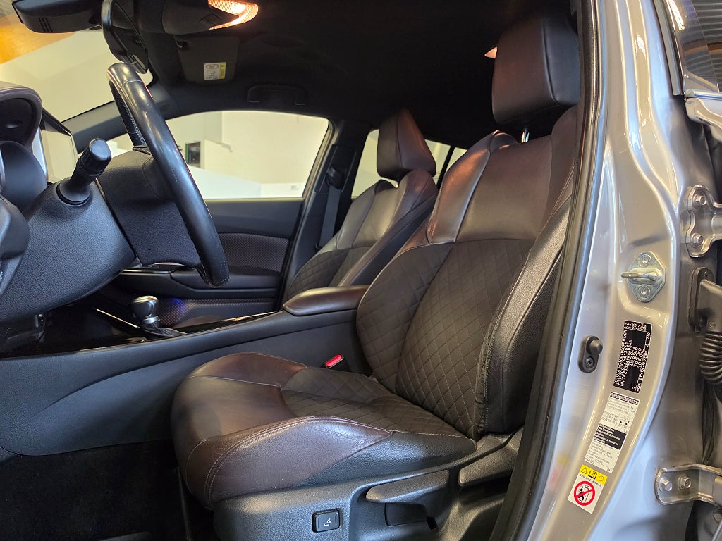 Toyota C-HR Hybrid CVT Executive 0kr insats, 1475kr-mån / B-kamera