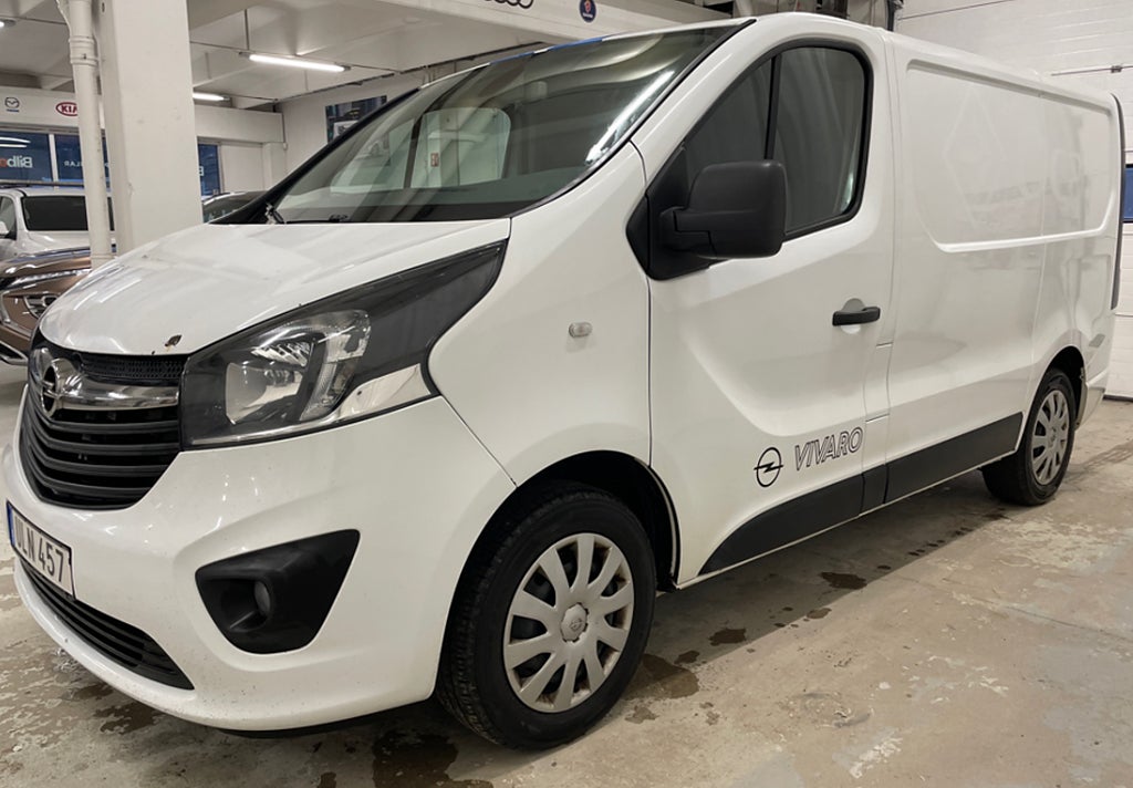 Opel Vivaro 1.6 CDTI Euro 6 MOMSBIL MOTORVÄRMARE 3 SITSIG AC