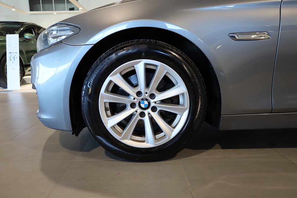 BMW 520d Touring AUT Drag Läder PDC Connected Blåtand Rattvärme