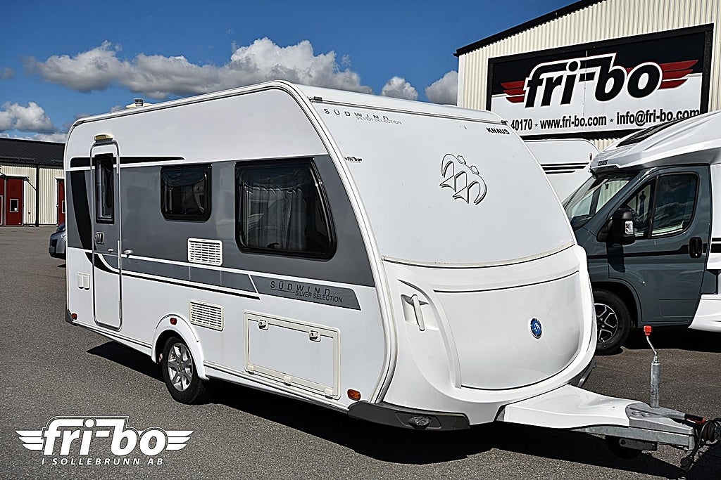 Knaus 420 QD Südwind Silver Selection, Dubbelbädd