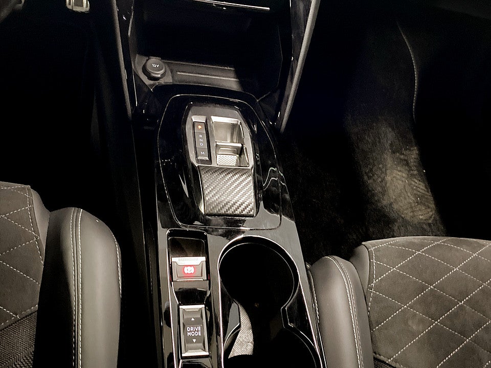 Bild på Peugeot 2008 GT 1.2 PT 155hk Aut B-KAMERA CARPLAY