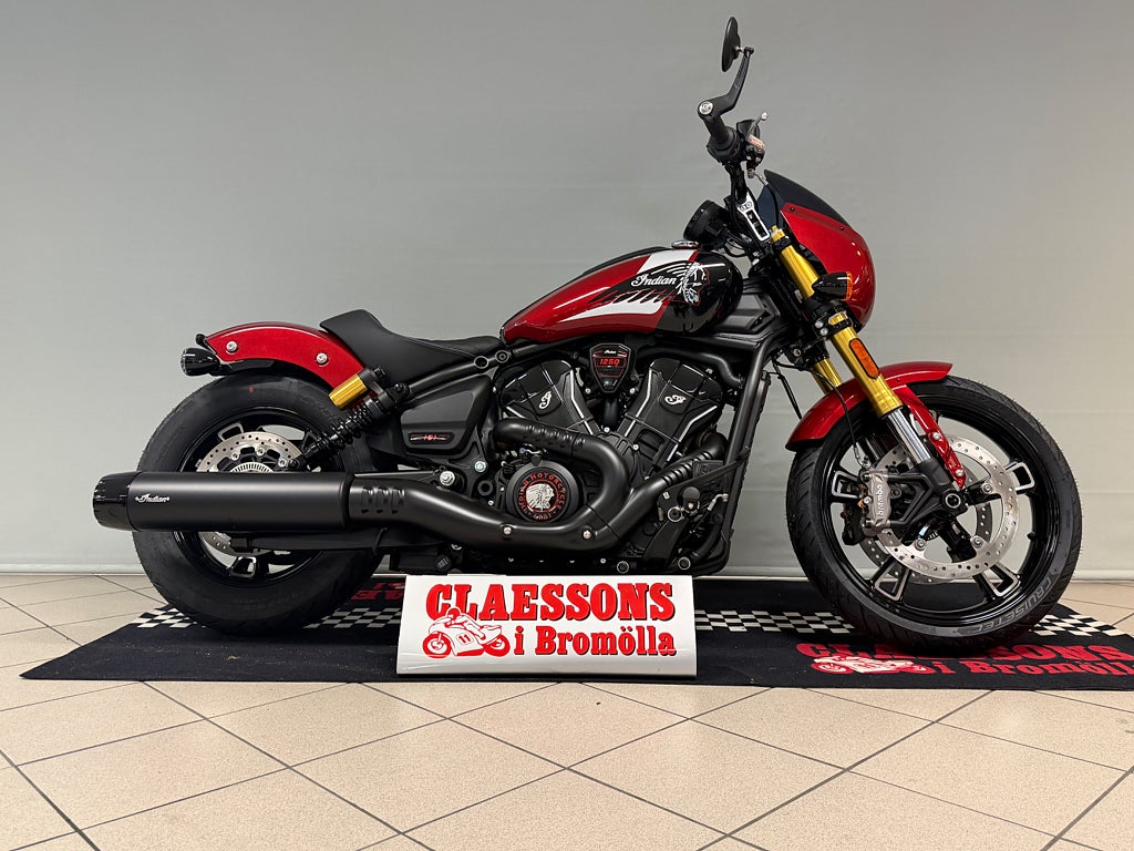 Indian Scout 101 Sunset Red Metallic/Black Metallic (gfx) 