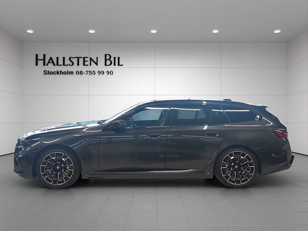 BMW M5 Touring M Drivers 727Hk B&W Dragkrok Pano Moms 1 Ägare