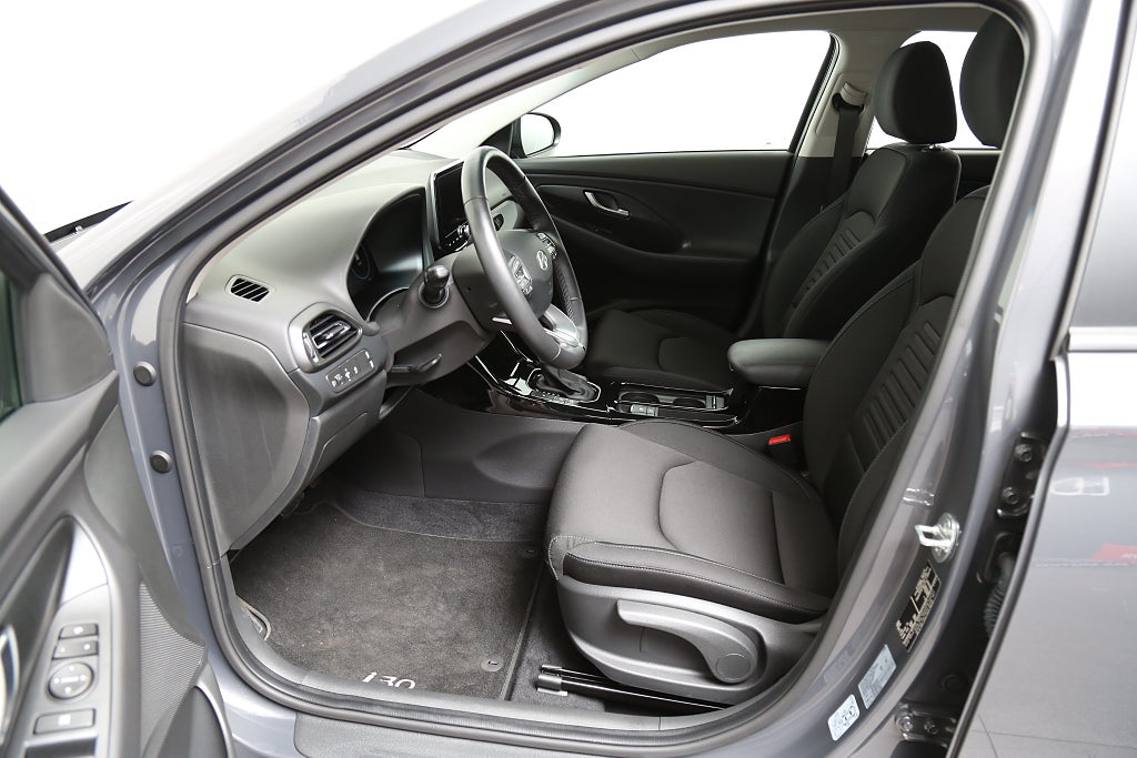 Hyundai i30 1,0 T-GDi MHEV Essential Kombi Aut Navi Kamera 2025