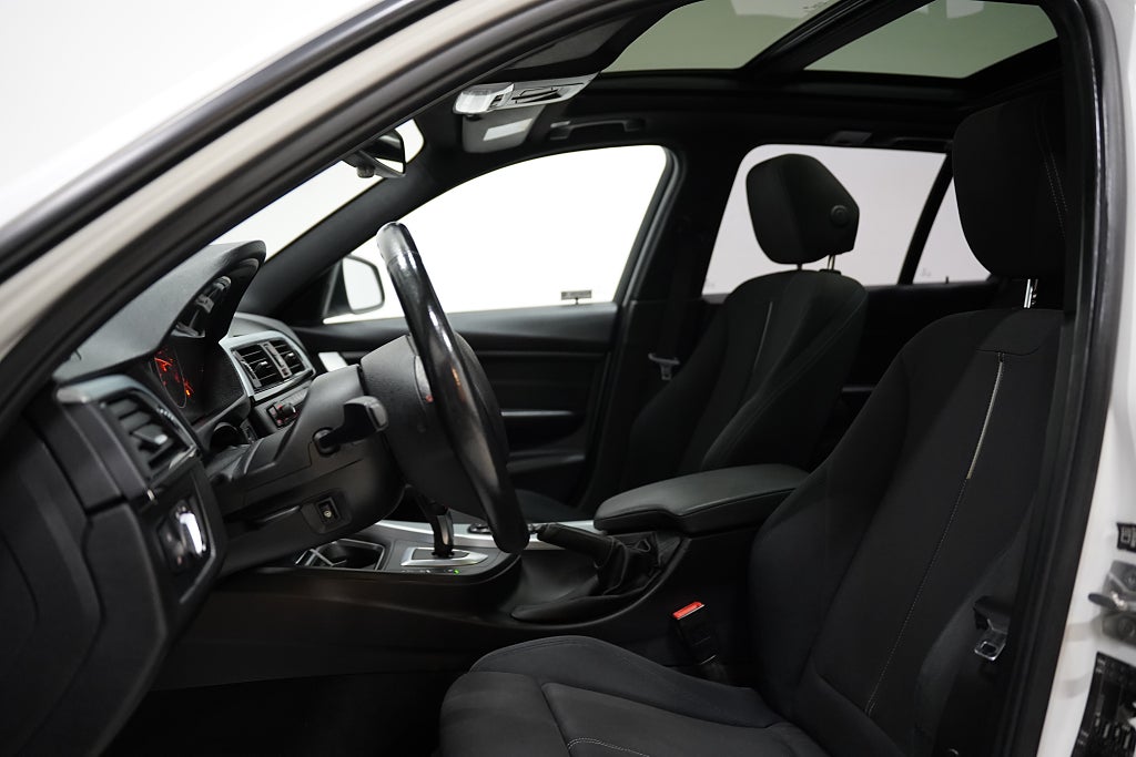 BMW 320D xDrive Touring 184hk Sport HIFI Panorama Farthållare