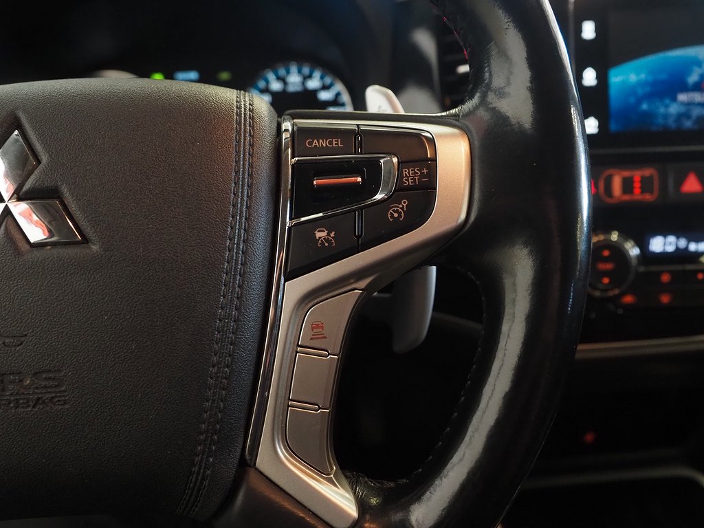 Mitsubishi Outlander PHEV 4WD CVT Comfort Drag Kamera 2017