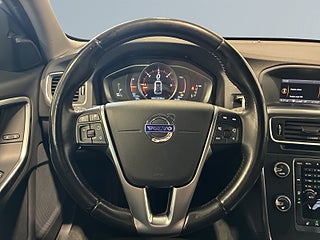 Volvo V60 D4 AWD Aut Värmare Ccokpit Farthållare Nyserv Psens S&V – bild 15