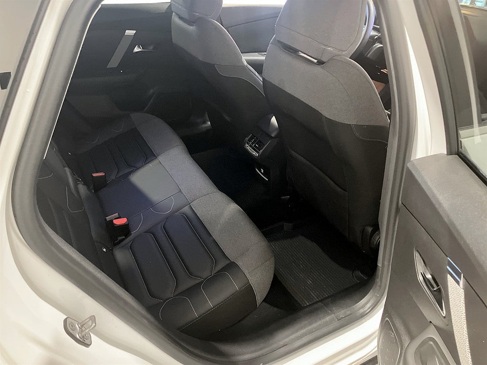 Bild på Citroën C4-X Shine 1.2 PT 130hk Aut B-KAMERA NAVI