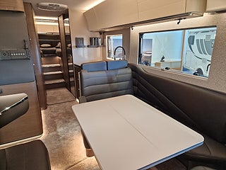 Husbil-integrerad Adria SUPER SONIC 890 LL 11 av 27