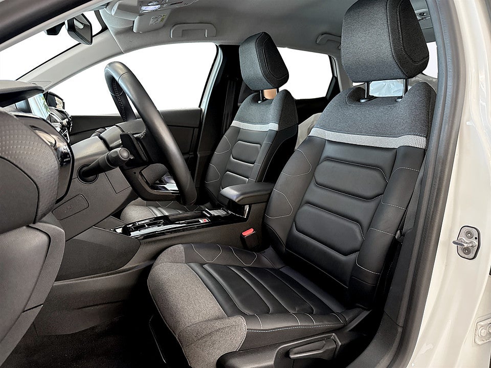 Bild på Citroën C4-X Shine 1.2 PT 130hk Aut HUD B-KAMERA NAVI
