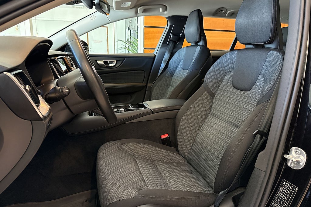 Volvo V60 Recharge T6 AWD Aut Core Edition Kamera Voc Värmare Dra miniatyr 11