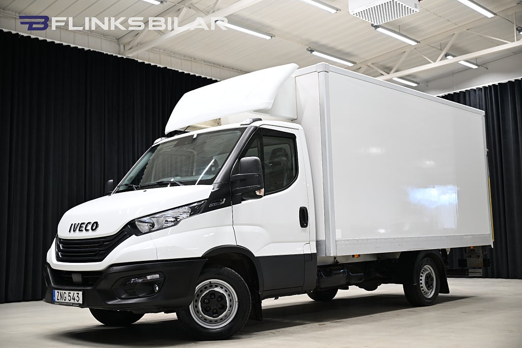 Iveco Daily 136HK Automat|Volymskåp|BG-Lyft|Sidodörr|Backkamera